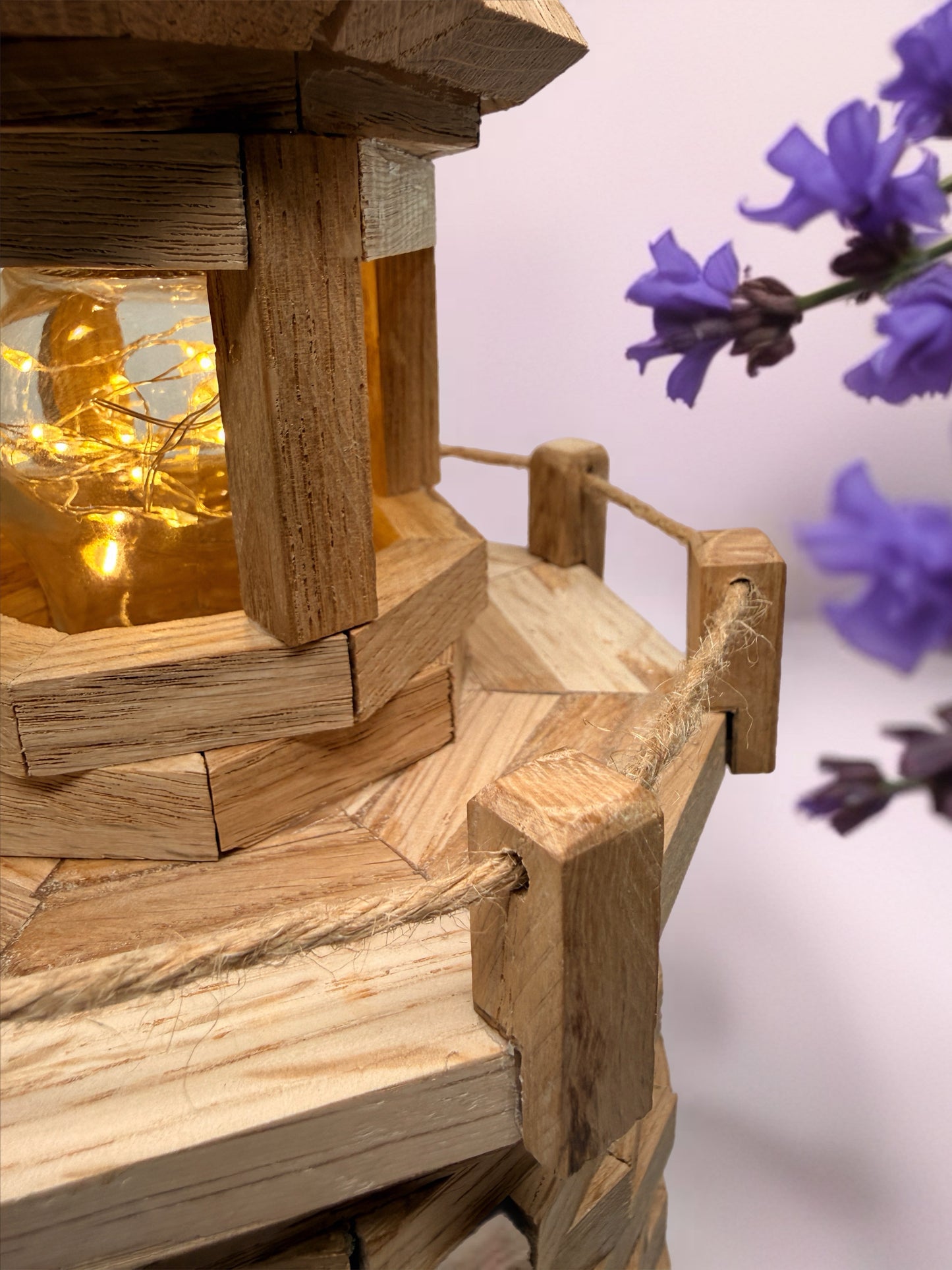 Handgemachter Leuchtturm aus Holz I Maritime Deko Lampe I Beleuchteter Leuchtturm 50 cm I Küstenstil Dekoration