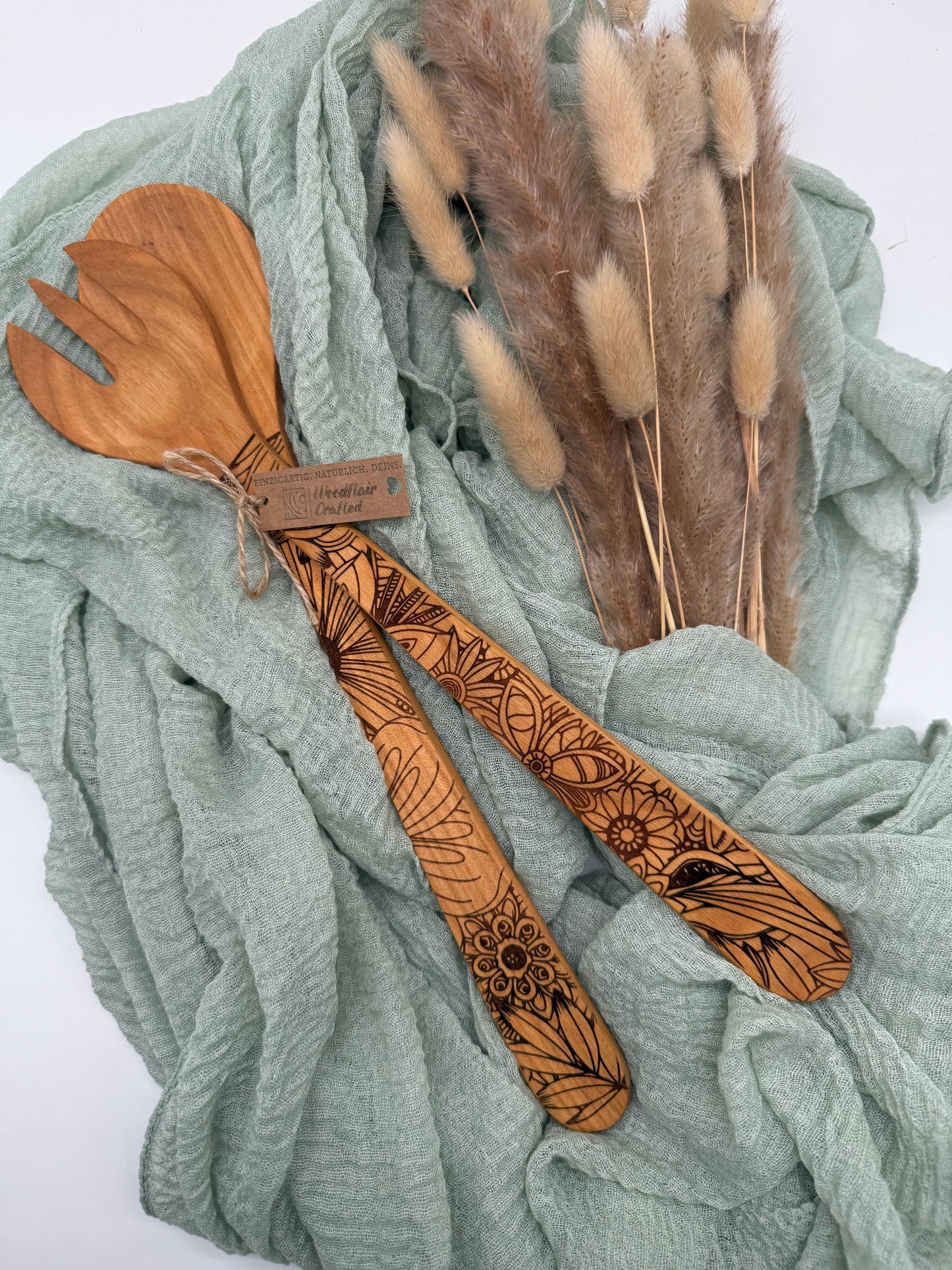 Salatbesteck Kirschholz mit floraler Lasergravur