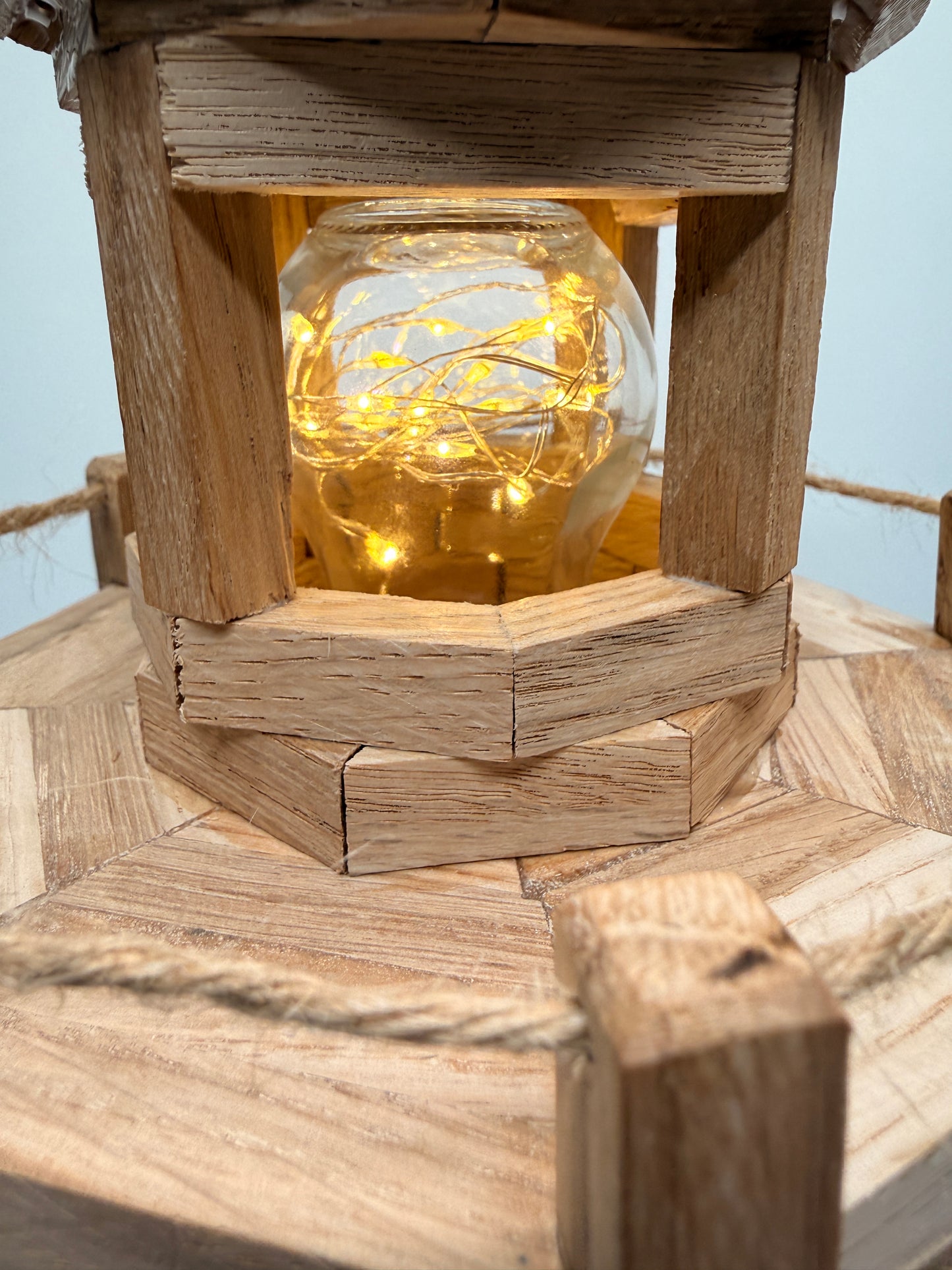 Handgemachter Leuchtturm aus Holz I Maritime Deko Lampe I Beleuchteter Leuchtturm 50 cm I Küstenstil Dekoration