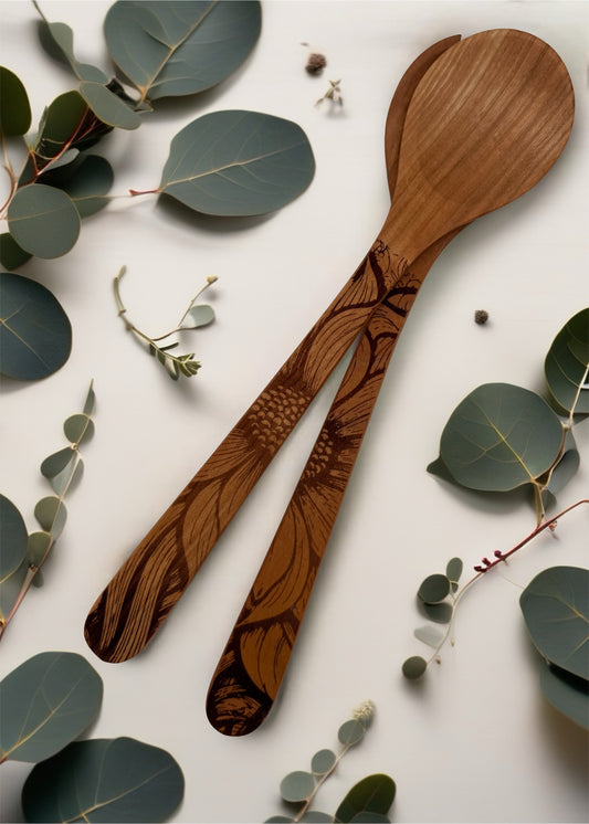 Salatbesteck Kirschholz mit floraler Lasergravur
