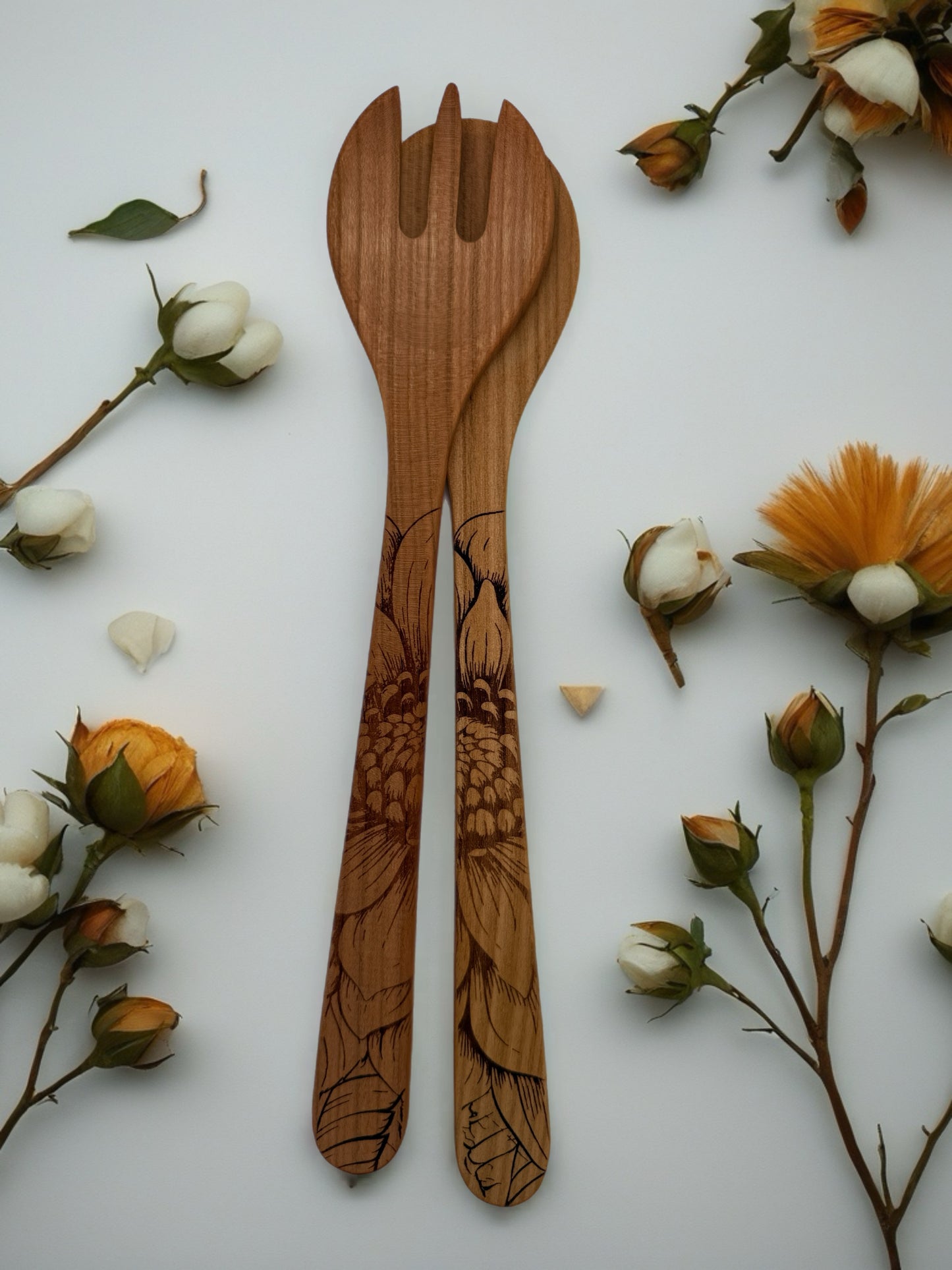 Salatbesteck Kirschholz mit floraler Lasergravur